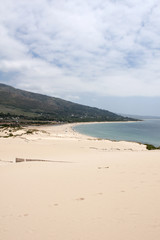 Dunas de arena en las playas de Bolonia en la costa de Tarifa, Cádiz