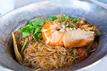 Shrimp with vermicelli on hot pot