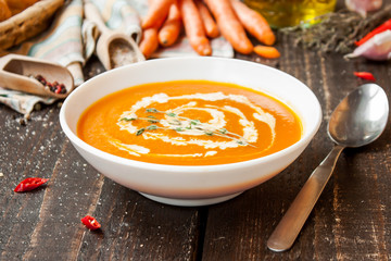 Carrot cream soup with cream and thyme