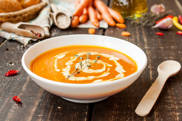 Carrot cream soup with cream and thyme