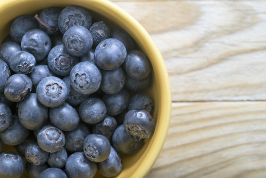 bowl of blueberries