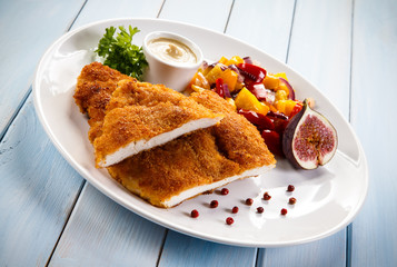 Fried pork chop coat in breadcrumbs and vegetable salad 