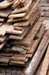 planches de coffrage sur un chantier de construction