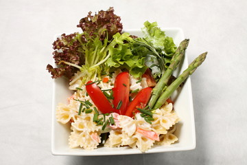 Pastes salad from top