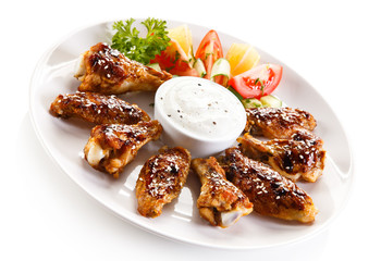 Grilled chicken wings and vegetables 