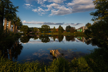 Obraz premium Pond in the middle of the village