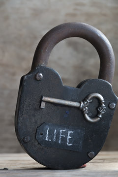 Key and label "Life"