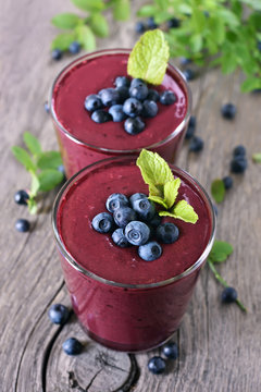 Blackberry smoothie with mint
