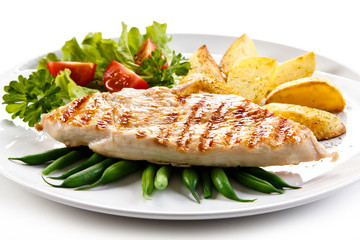 Grilled chicken fillet and vegetables