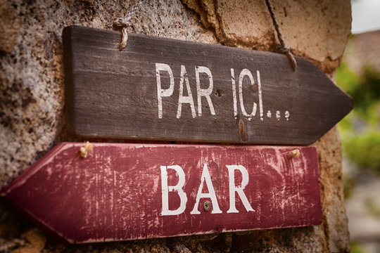 panneau par ici -bar