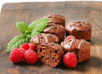 Mini chocolate cakes on wooden background