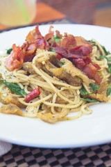 Spaghetti with hot basil chili and bacon