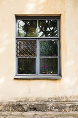 Fototapeta na wymiar Window on the old wall