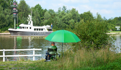 Angler am Nord-Ostsee-Kanal