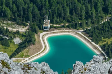 Afwasbaar fotobehang Le Tofane Lake, Dolomites © forcdan