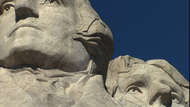 Slow pan of faces on Mt. Rushmore