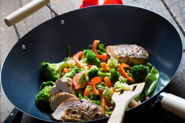 Fried chicken with vegetables