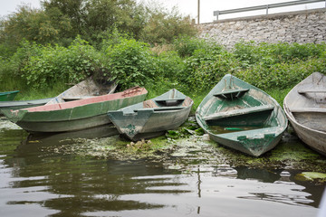 Obraz premium Boats on the river bank