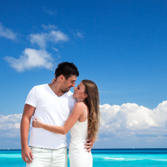Fototapeta premium Newlyweds in love on white sandy beach