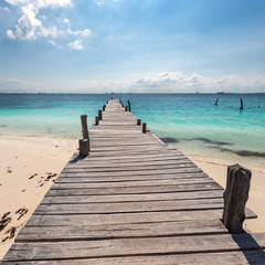 Fototapeta na wymiar Wooden pier on tropical beach, Cancun