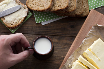 drink milk with a sandwich