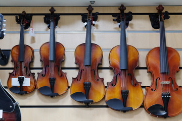 Fototapeta na wymiar The image of a violins in a shop