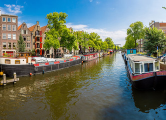 Obraz premium Canal and bridge in Amsterdam