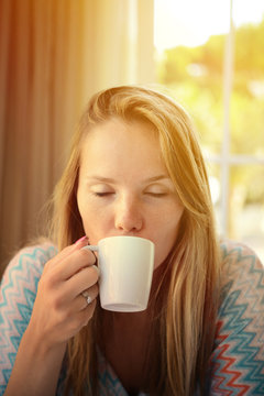 Woman drinking coffee in the morning at restaurant