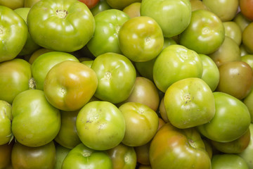 Tomate de aliño verde en supermercado