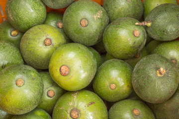 Delicioso aguacate en supermercado