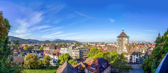 Panoramablick über Freiburg im Breisgau  - obrazy, fototapety, plakaty