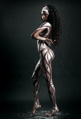 Obraz premium Sensual african model posing with body painted with polygons