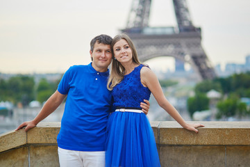 Fototapeta na wymiar Beautiful young dating couple in Paris