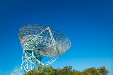 Giant radio telescope