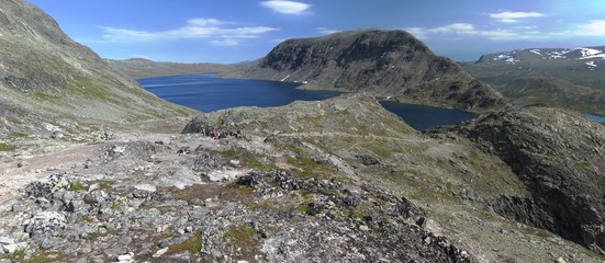 Obraz premium lake Bessvatnet from mountain range Bessenggen