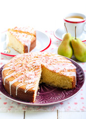 Caramelized pear sponge cake