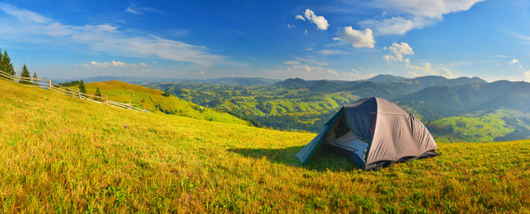 Camping in countryside - obrazy, fototapety, plakaty