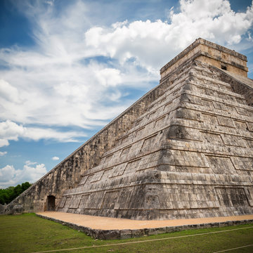 Chichen Itza, mayan pyramid in Yucatan, Mexico
