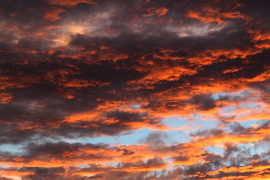 Sonnenuntergang mit Regenwolken am Himmel © Karl-Heinz H