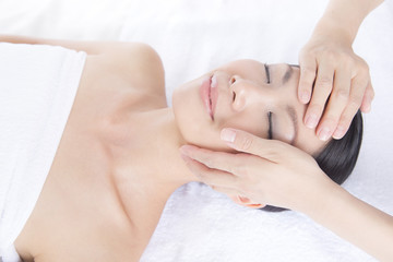 エステイメージ　若い女性