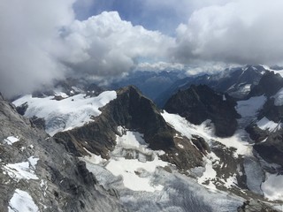 Fototapeta na wymiar Alpen mit Gletscher, Schweiz