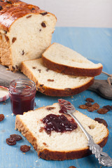 Sliced raisin bread