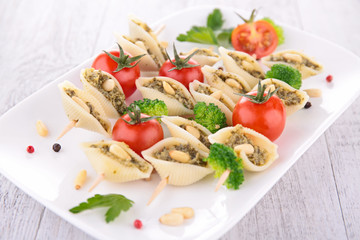 pasta with pesto sauce