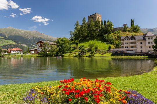 Lac de Ladis et ch&acirc;teau