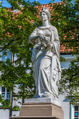 Fototapeta premium 4128 Hattingen - Statue am Kirchplatz