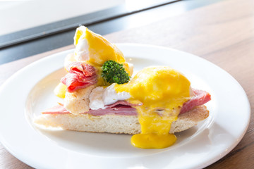 Eggs Benedict Ham
