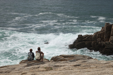 Couple au bord de l'océan