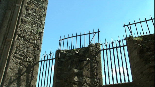 Cashel Castle Ruin wall pan to cast iron