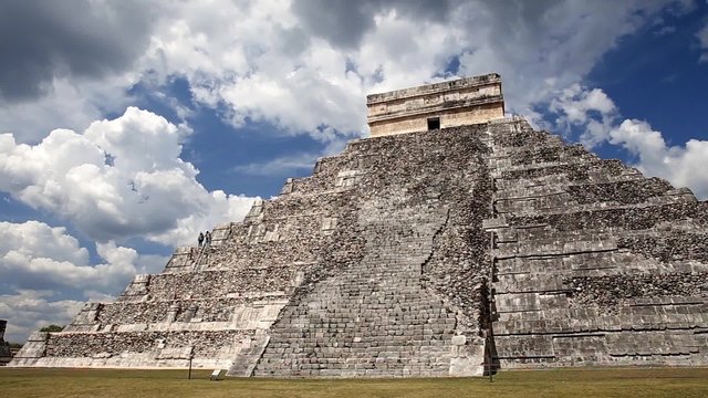 El Castillo (The Kukulkan Temple) of Chichen Itza, mayan pyramid in Yucatan, Mexico
