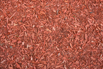 rote Holzhackschnitzel (red wood chips)